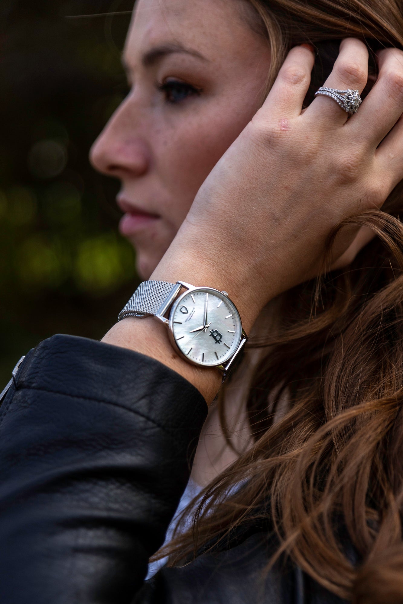 Feminine Silver Watch with Mother of Pearl Dial and NFT